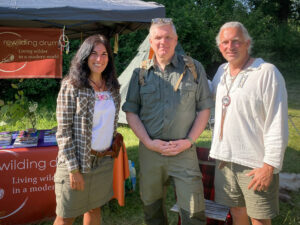 Ray Mears op de stand van Rewilding Drum